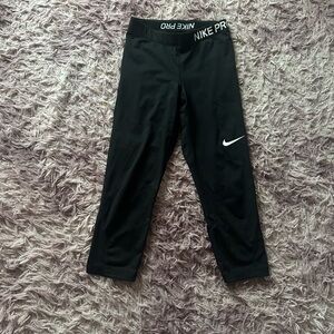 Nike  Pro Mid - Rise Crop Leggings